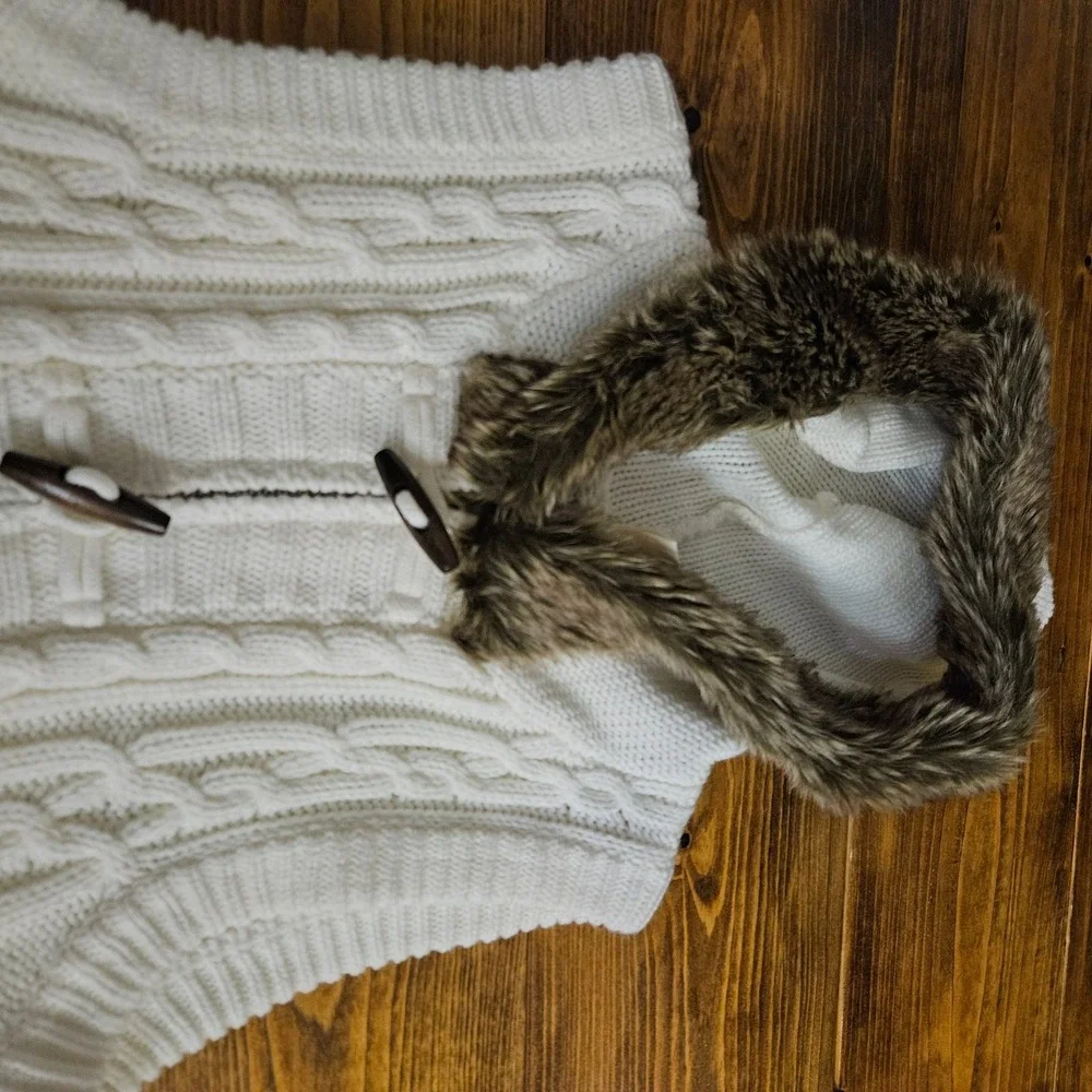 Red Camel Women's Hooded Cable Knit Sweater Vest Size‎ M Ivory White Faux Fur